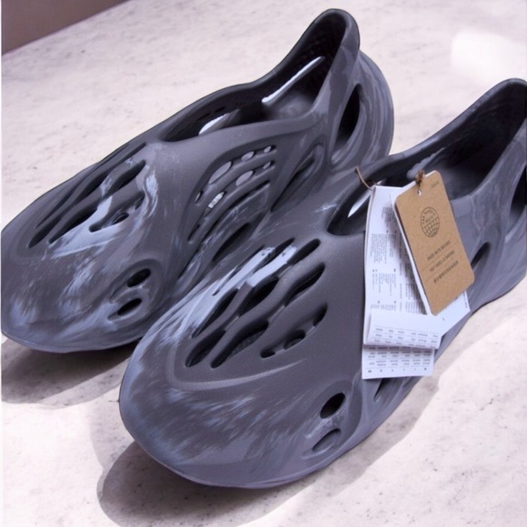 NWT Men’s adidas Yeezy Foam Granite Runner’s - Picture 7 of 16